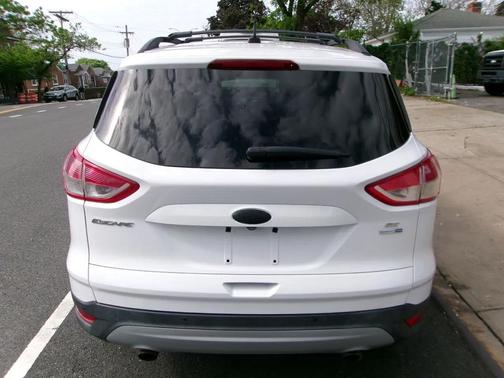 White 2016 Ford Escape SE