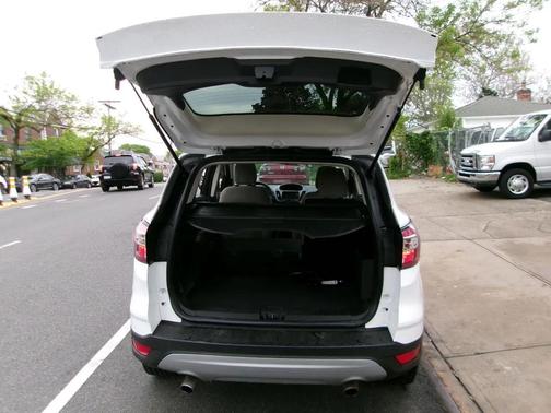 White 2018 Ford Escape SE