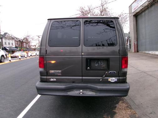 2007 Ford E350 Super Duty XL Wagon