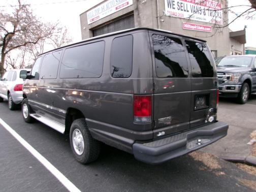 2007 Ford E350 Super Duty XL Wagon