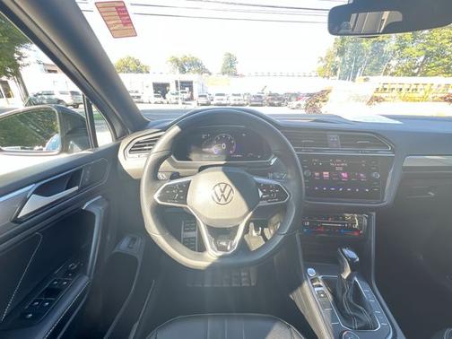 2024 Volkswagen Tiguan 2.0T SE R-Line Black