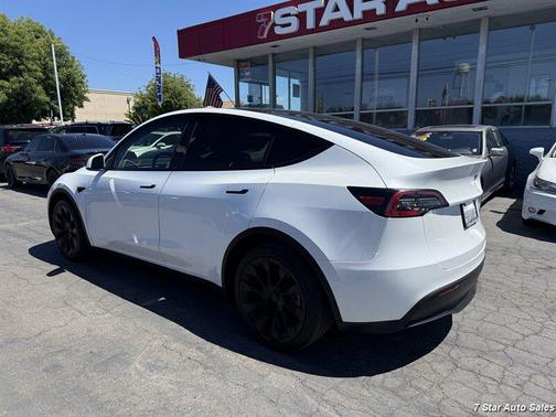 Pearl White Multi-Coat 2022 Tesla Model Y Long Range