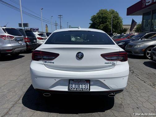 Summit White 2018 Buick Regal Sportback Preferred II