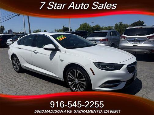 Summit White 2018 Buick Regal Sportback Preferred II