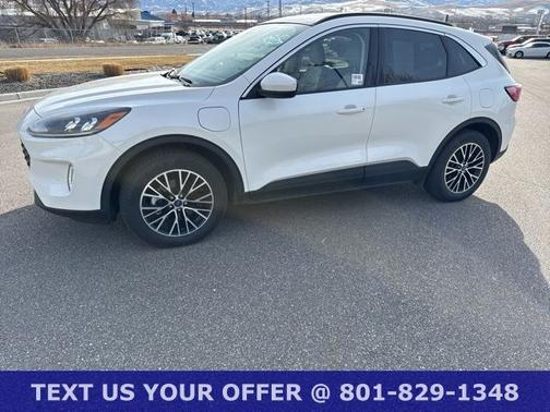 STAR WHITE METALLIC TRI-COA 2022 Ford Escape SEL