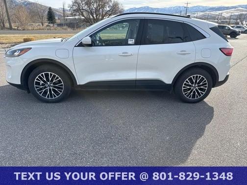 STAR WHITE METALLIC TRI-COA 2022 Ford Escape SEL