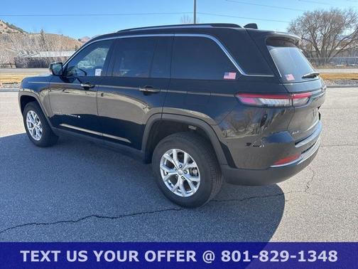 Diamond Black 2023 Jeep Grand Cherokee LIMITED