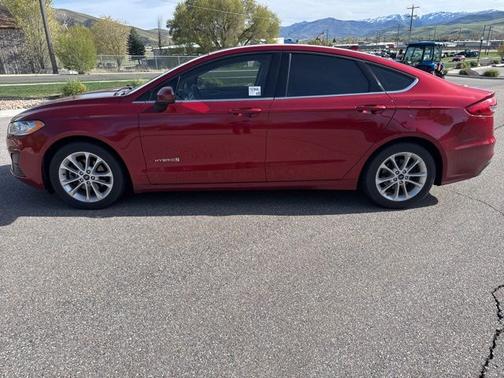 RUBY RED TINTED CLEARCOAT 2019 Ford Fusion SE
