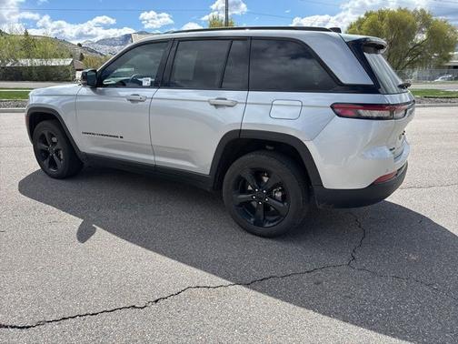 Silver Zynith 2023 Jeep Grand Cherokee LIMITED