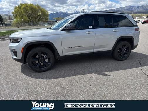 Silver Zynith 2023 Jeep Grand Cherokee LIMITED