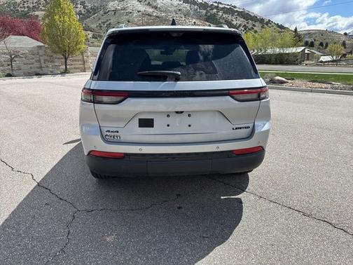 Silver Zynith 2023 Jeep Grand Cherokee LIMITED