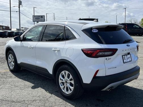 Oxford White 2023 Ford Escape Active