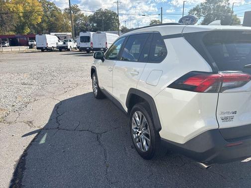2022 Toyota RAV4 XLE Premium