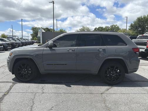 Sting-Gray Clearcoat 2022 Jeep Grand Cherokee Laredo