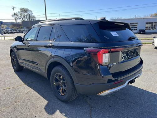 Agate Black Metallic 2026 Ford Explorer Tremor