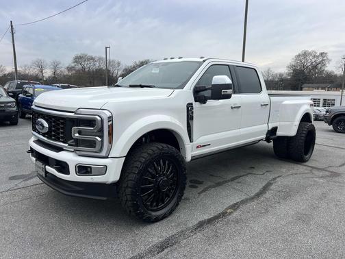 Star White Metallic Tri-Coat 2026 Ford F-450 Platinum