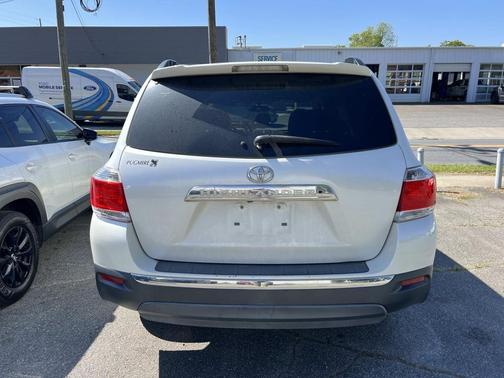 Blizzard Pearl White 2011 Toyota Highlander SE