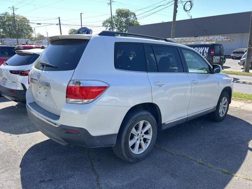 Blizzard Pearl White 2011 Toyota Highlander SE