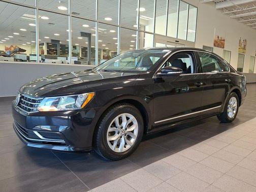 Deep Black Pearl 2017 Volkswagen Passat 1.8T S