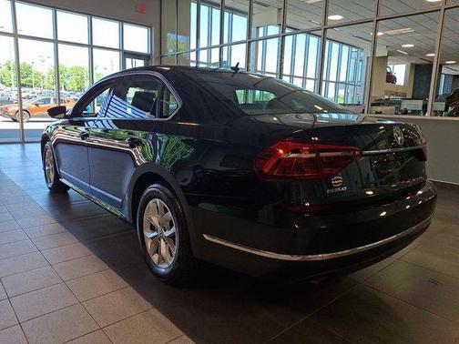 Deep Black Pearl 2017 Volkswagen Passat 1.8T S