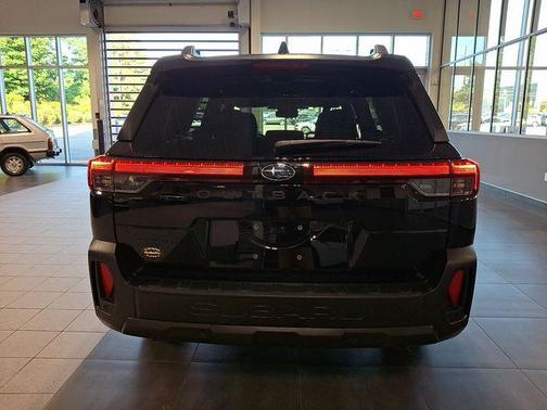 Crystal Black Silica 2026 Subaru Outback Touring XT