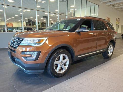 Canyon Ridge Metallic 2017 Ford Explorer XLT