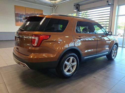 Canyon Ridge Metallic 2017 Ford Explorer XLT