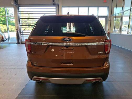 Canyon Ridge Metallic 2017 Ford Explorer XLT