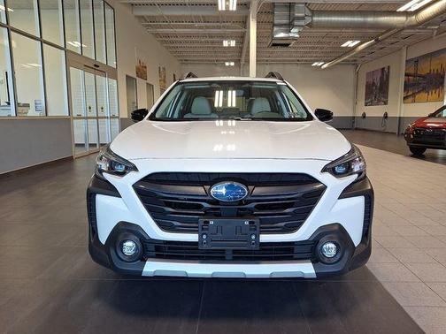 Crystal White Pearl 2023 Subaru Outback Limited