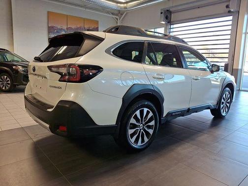 Crystal White Pearl 2023 Subaru Outback Limited