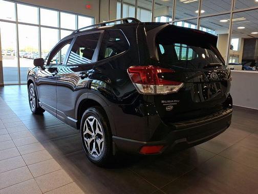 Crystal Black Silica 2022 Subaru Forester Premium
