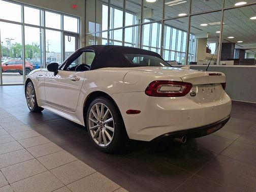 Puro White Tri-Coat Pearl 2019 FIAT 124 Spider Base