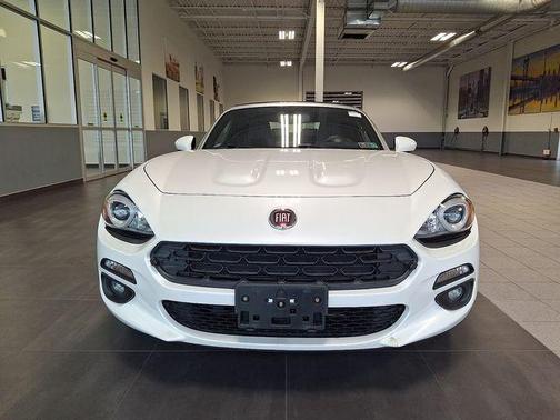 Puro White Tri-Coat Pearl 2019 FIAT 124 Spider Base
