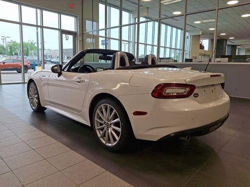 Puro White Tri-Coat Pearl 2019 FIAT 124 Spider Base