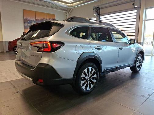 Ice Silver Metallic 2025 Subaru Outback Limited