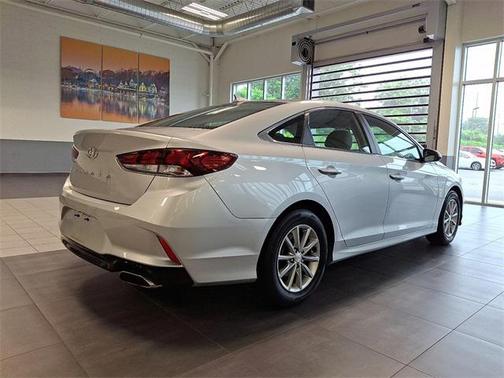 2018 Hyundai SONATA SE