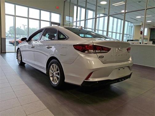 2018 Hyundai SONATA SE