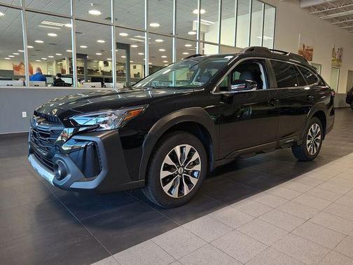 Crystal Black Silica 2025 Subaru Outback Limited