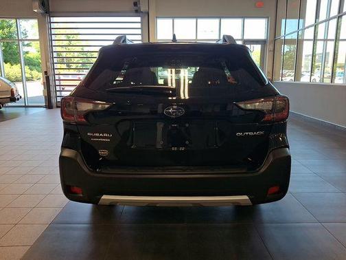 Crystal Black Silica 2025 Subaru Outback Limited