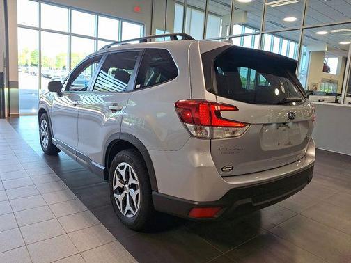 Ice Silver Metallic 2023 Subaru Forester Premium