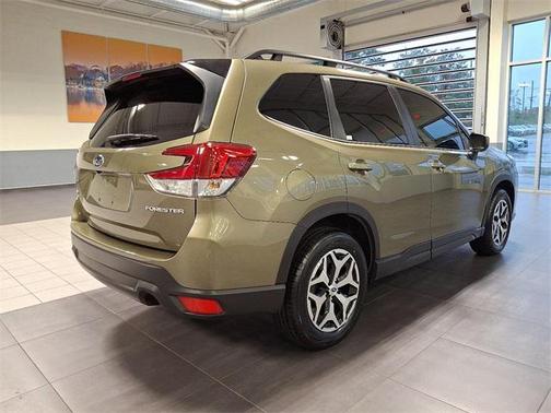 2024 Subaru Forester Premium