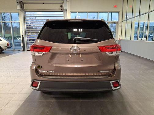 Toasted Walnut Pearl 2018 Toyota Highlander Limited Platinum