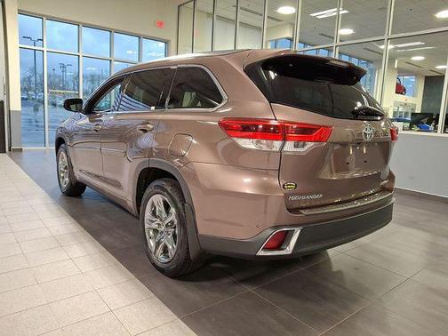 Toasted Walnut Pearl 2018 Toyota Highlander Limited Platinum