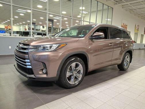 Toasted Walnut Pearl 2018 Toyota Highlander Limited Platinum