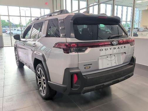 Ice Silver Metallic 2026 Subaru Outback Touring XT