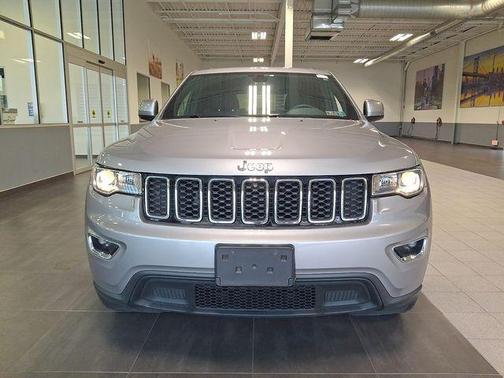 Billet Silver Metallic Clearcoat 2018 Jeep Grand Cherokee Laredo E