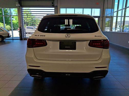 White 2022 Mercedes-Benz GLC 300 4MATIC