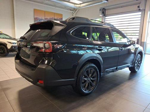 Crystal Black Silica 2025 Subaru Outback Onyx Edition