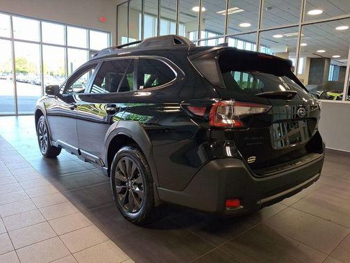 Crystal Black Silica 2025 Subaru Outback Onyx Edition