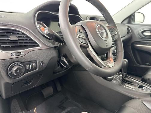 Bright White Clearcoat 2022 Jeep Cherokee Latitude Lux